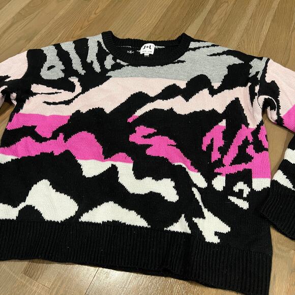 John + Jenn Sweater in Size Medium - Picture 2 of 5